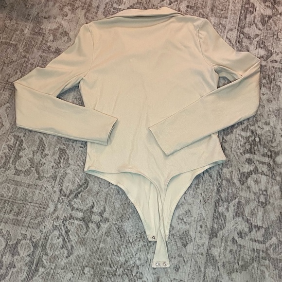 House of Harlow 1960 Camel NWOT V-Neck Body Suit - Picture 3 of 4